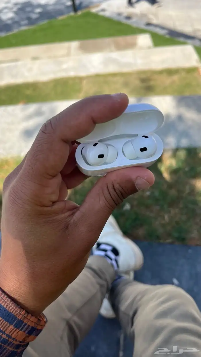 AirPods Pro 2 أصلية   استخدام خفيف وبسعر مميز 7