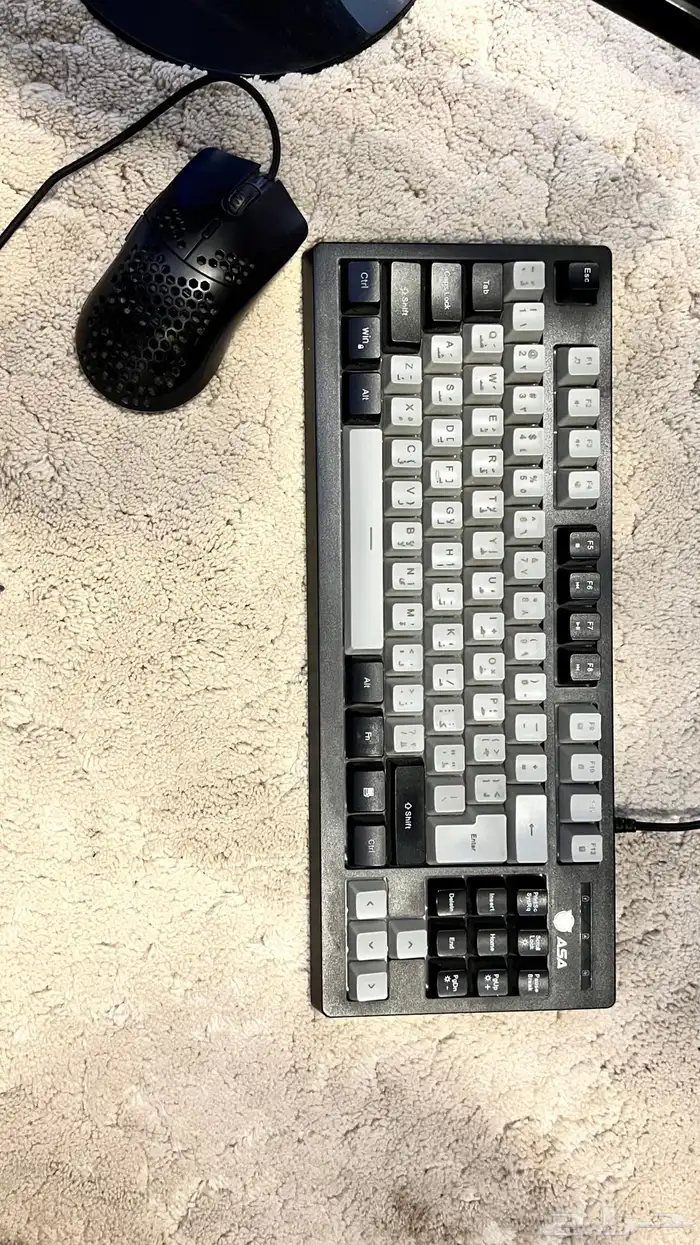 pc مع ثلاث شاشات 5