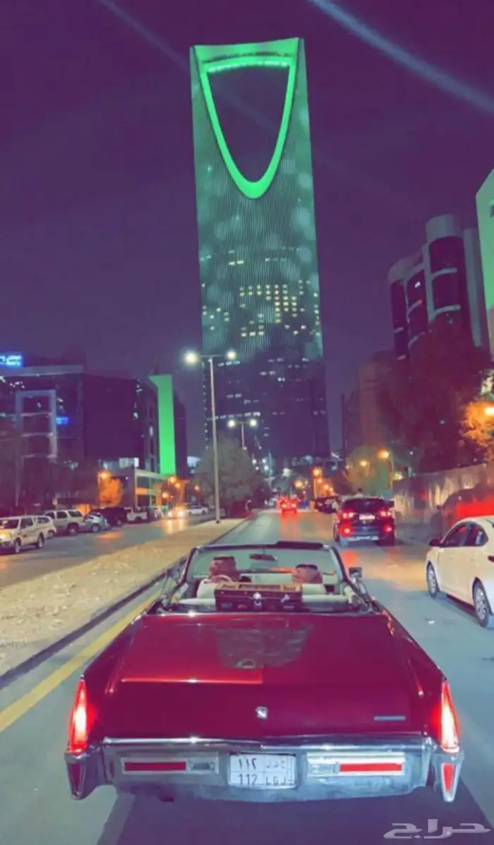 كاديلاك أحمر كشف كلاسيك للتأجير 4