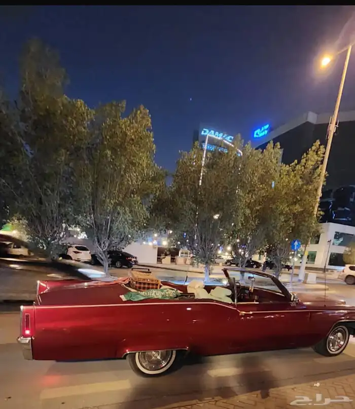 كاديلاك أحمر كشف كلاسيك للتأجير 6