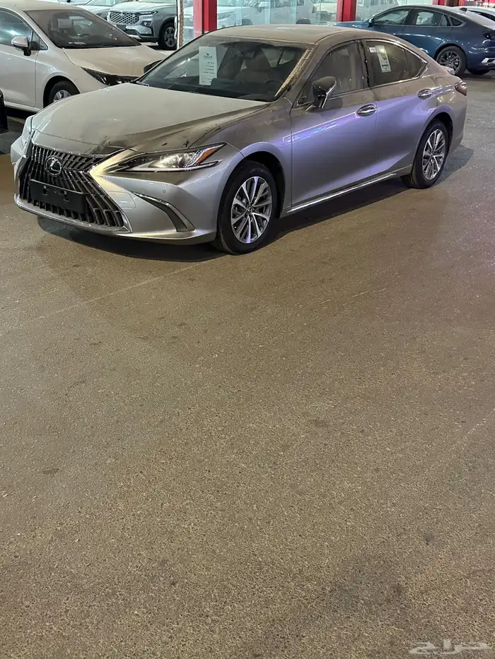 لكزس ES250 aa 2025 بسعر 183.000 1