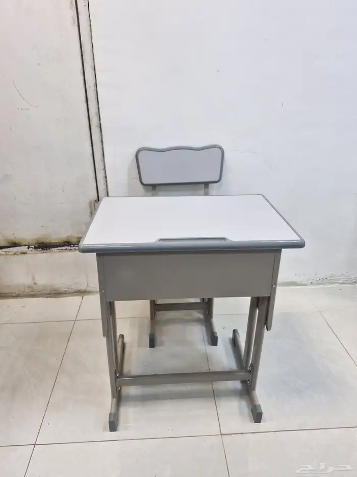 اثاث المكاتب طاولة مدرسة و طاولة اجتماعات و في كنب جلد 11