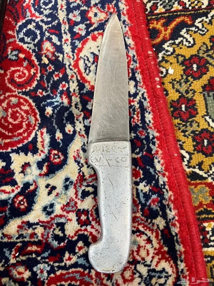 سكين عليها تاريخ قديم 0