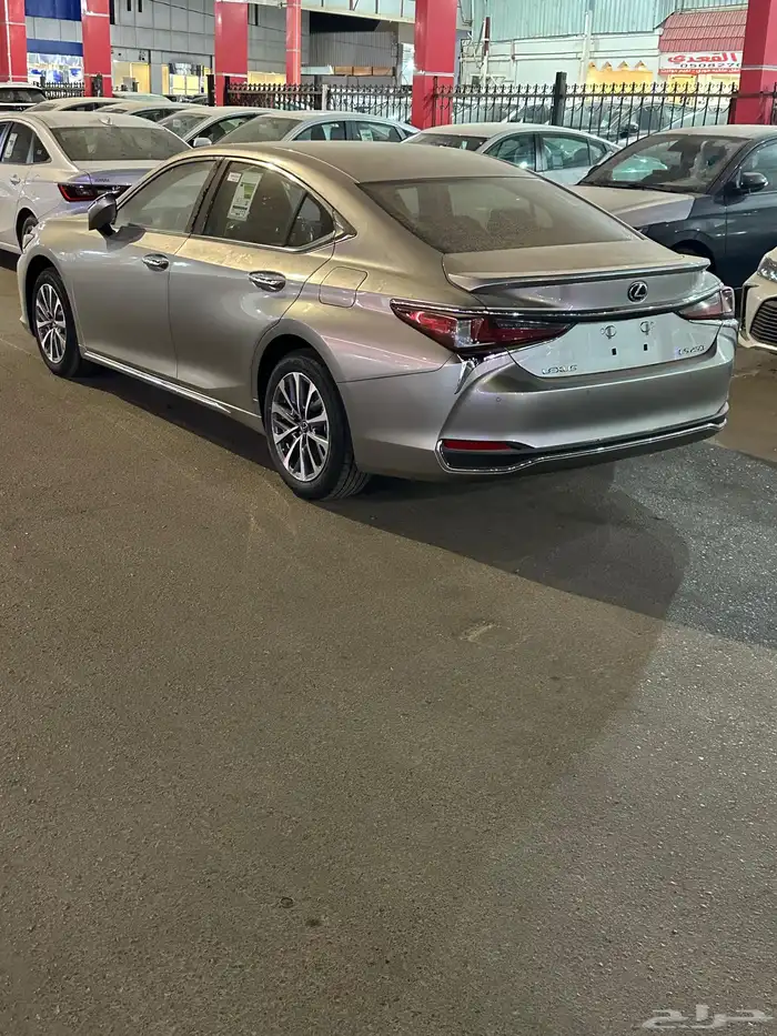 لكزس ES250 aa 2025 بسعر 183.000 6