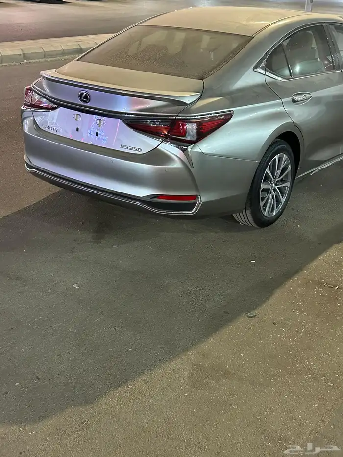 لكزس ES250 aa 2025 بسعر 183.000 5