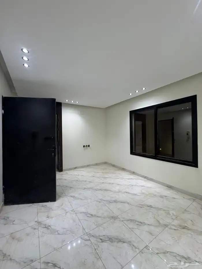 دور علوي مع مدخل سياره للبيع بالعزيزيه شغل نظيف 4 غرف 2