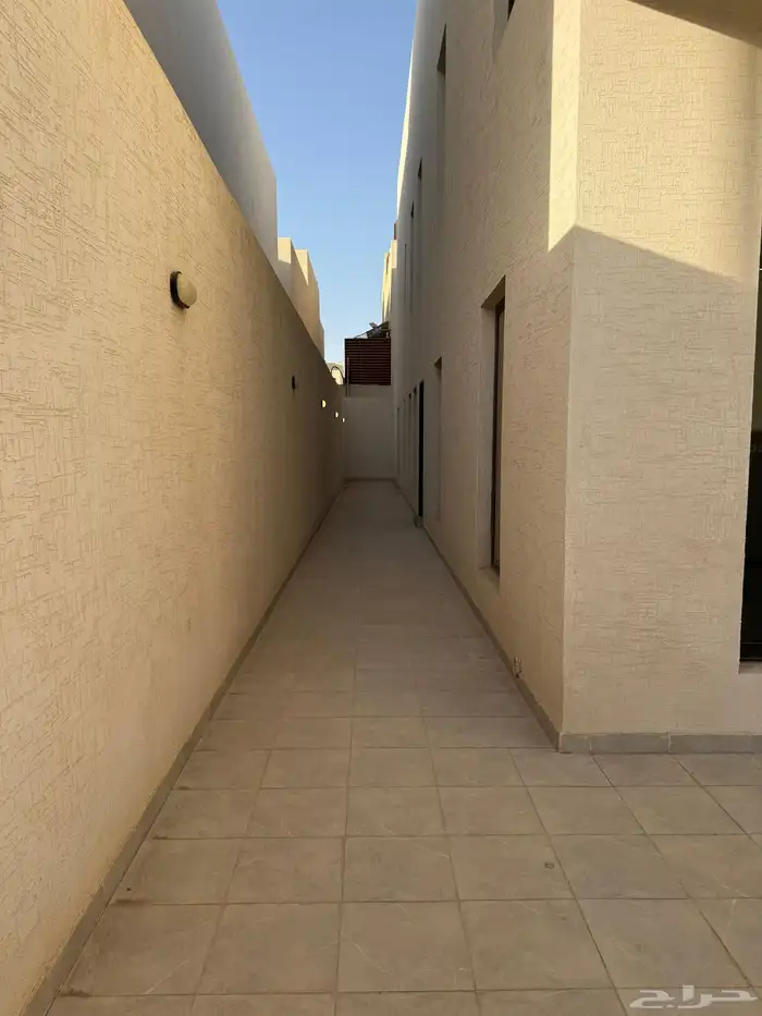 دور ارضي للايجار حي عكاظ 1