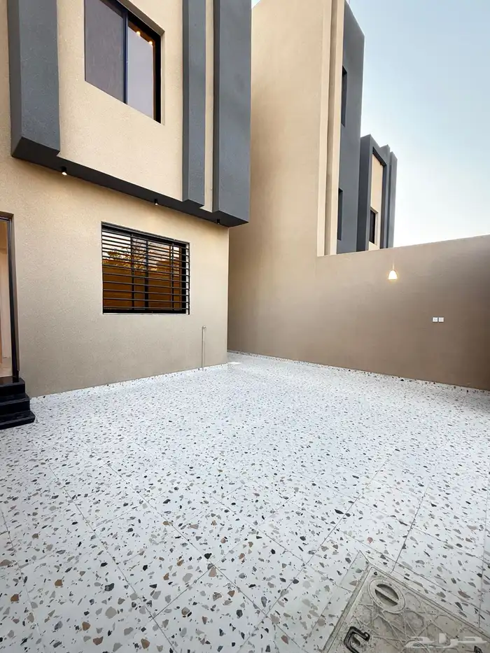 للبيع شقه ارضيه 6غرف مدخل سياره كبير مدخل خاص بسعر 550الف 1