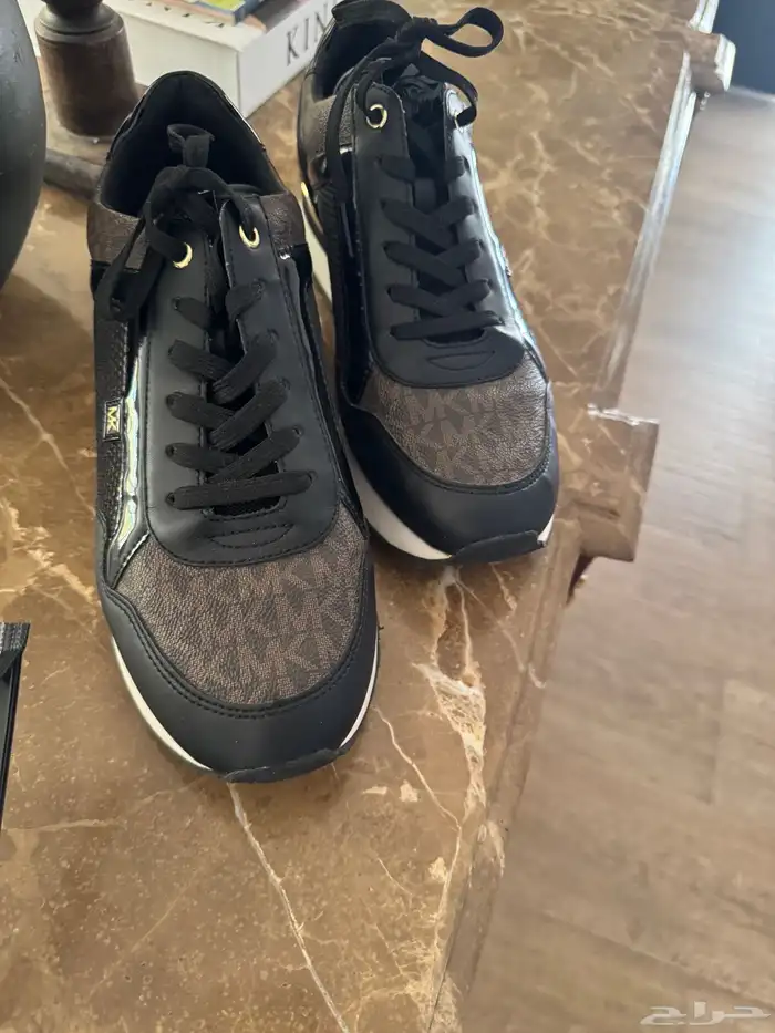 جزمة مايكل كورس اخت الجديدة 3