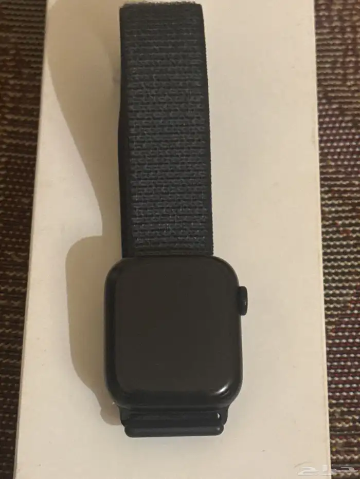 ساعة ابل se2 نظيفة جدا  جدا 1