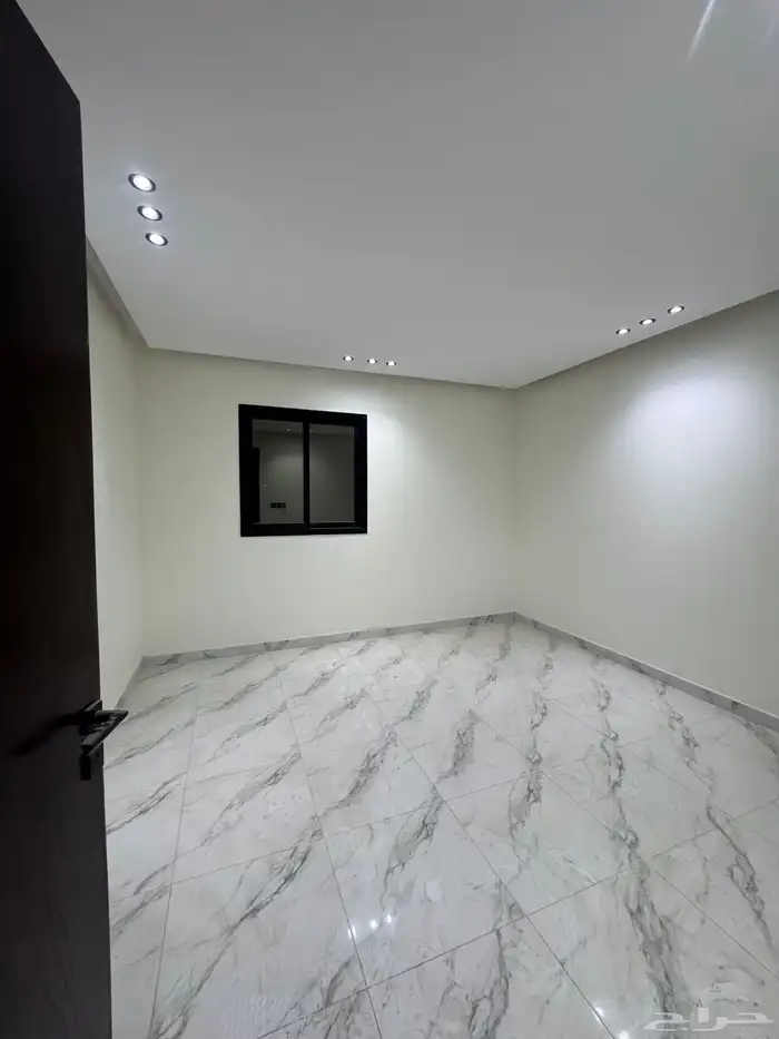 دور علوي مع مدخل سياره للبيع بالعزيزيه شغل نظيف 4 غرف 1