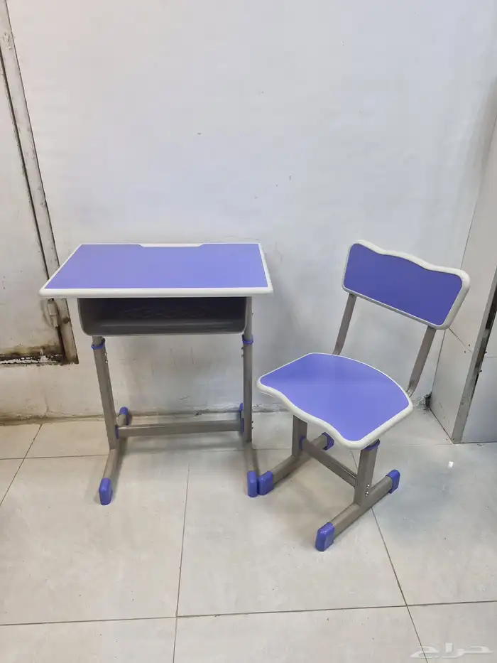 اثاث المكاتب طاولة مدرسة و طاولة اجتماعات و في كنب جلد 5