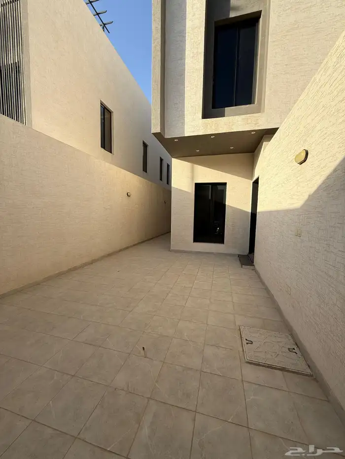 دور ارضي للايجار حي عكاظ 6