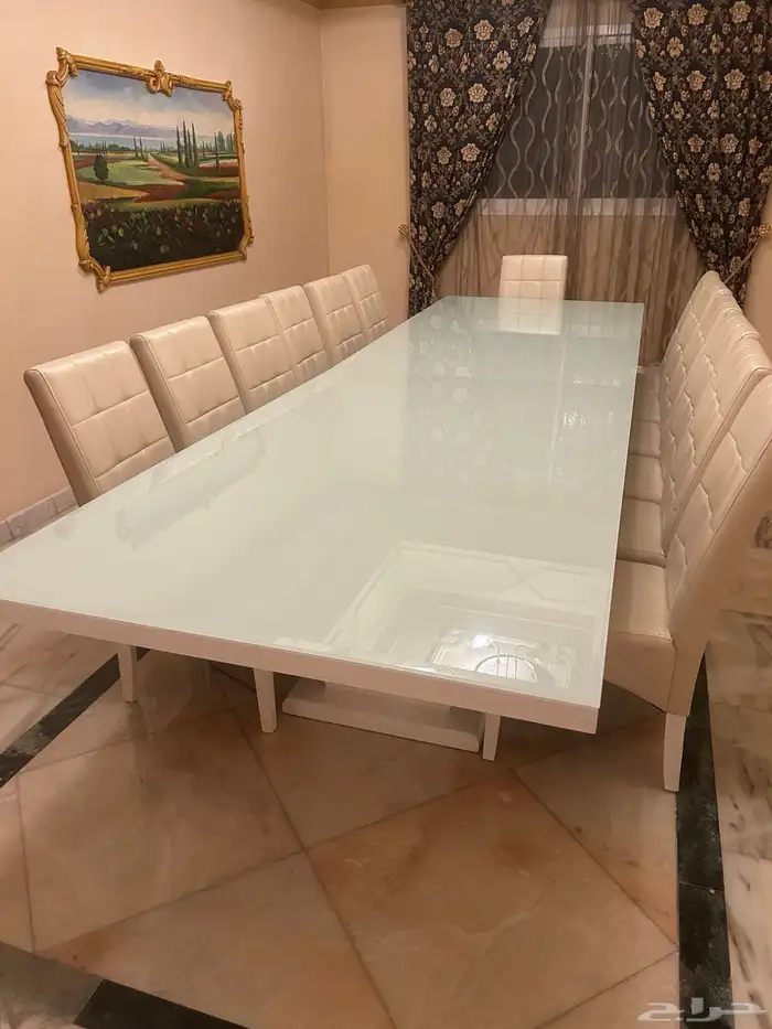 اثاث للبيع مع طاولة طعام 5