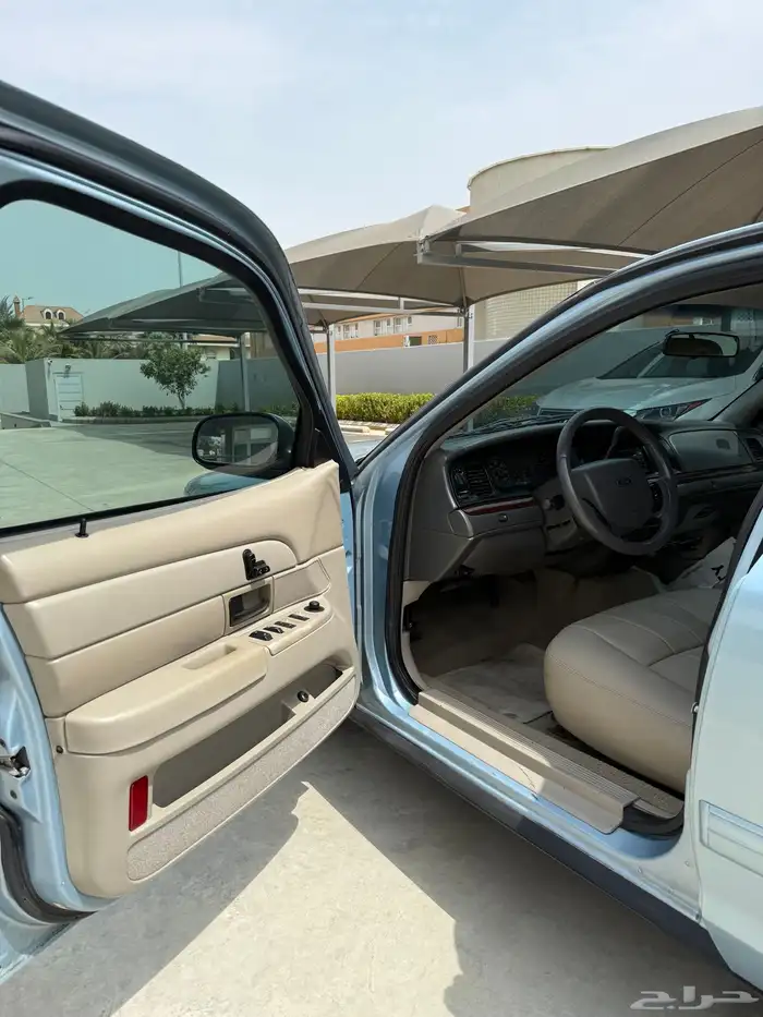 للبيع فورد كراون فكتوريا 4