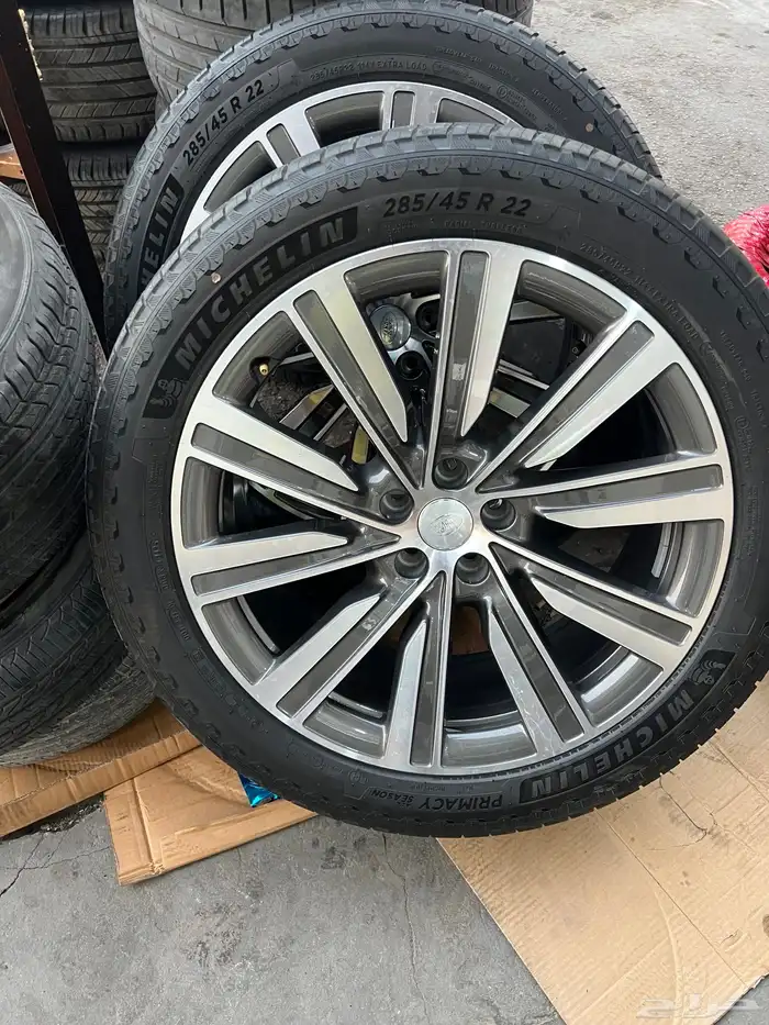 جنوط رنج روفر اصلي وكاله معى كفرات ميشلان مقاس 22موديل2024 0