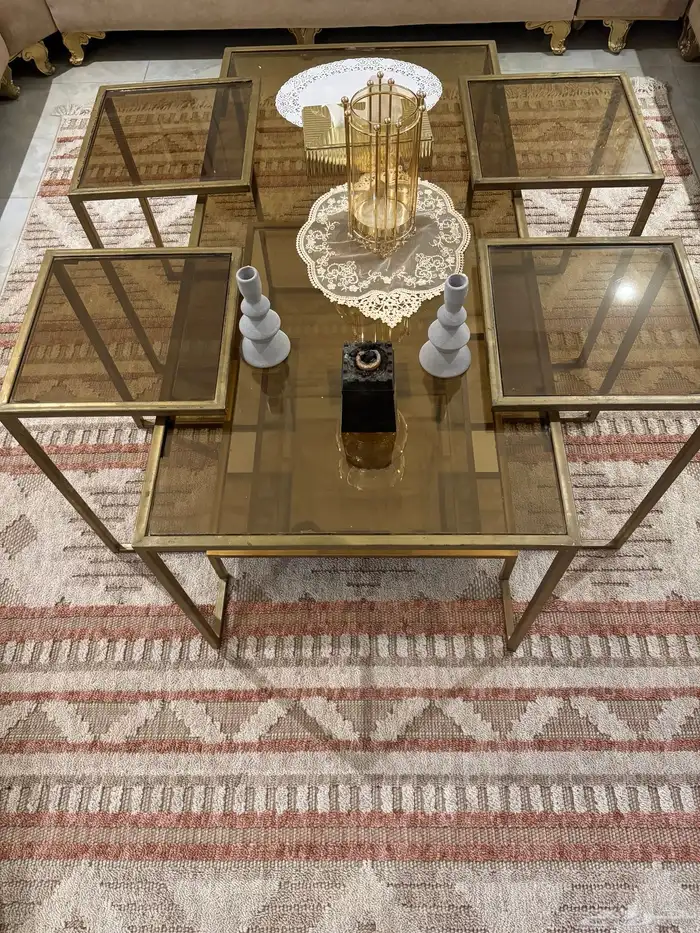 طاولات للبيع 1