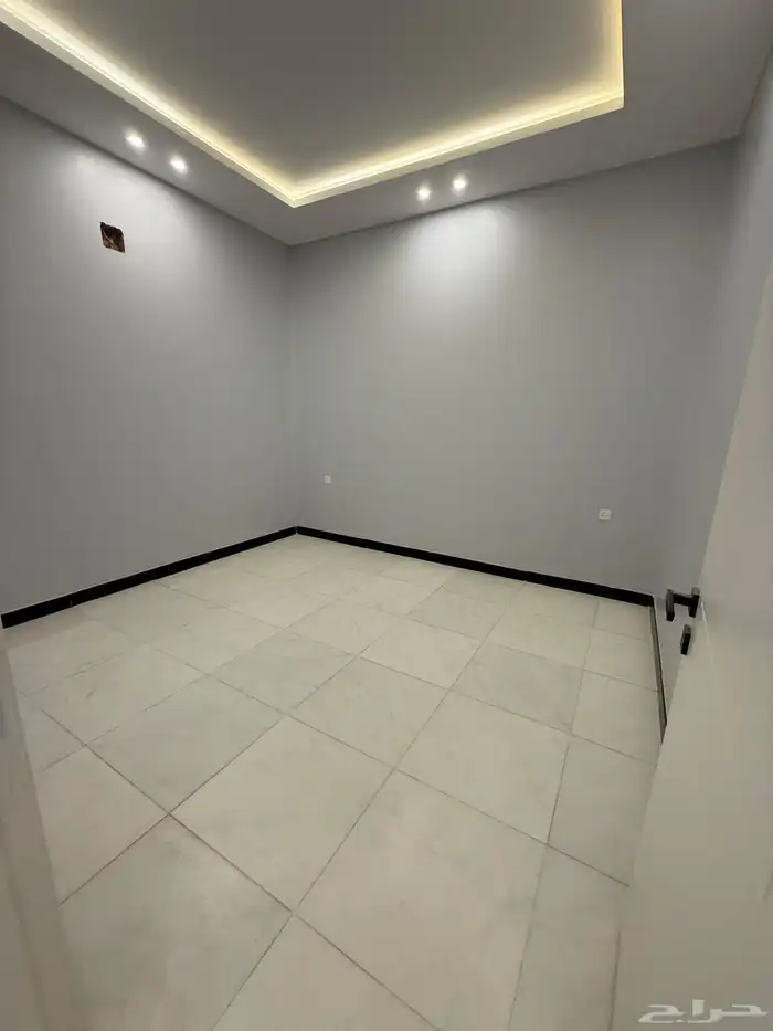دور ارضي للايجار حي عكاظ 3