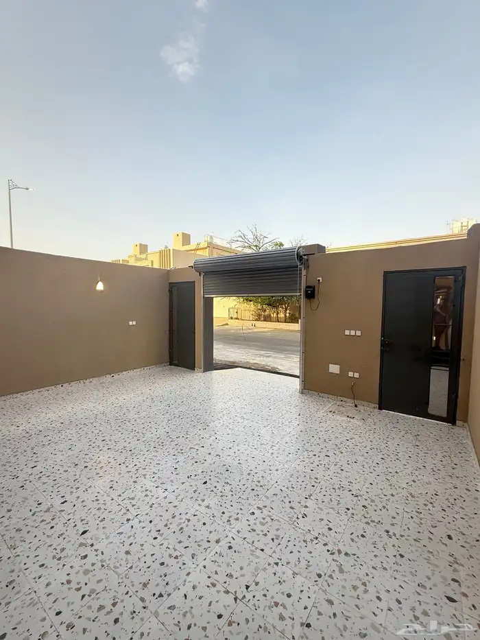للبيع شقه ارضيه 6غرف مدخل سياره كبير مدخل خاص بسعر 550الف 4