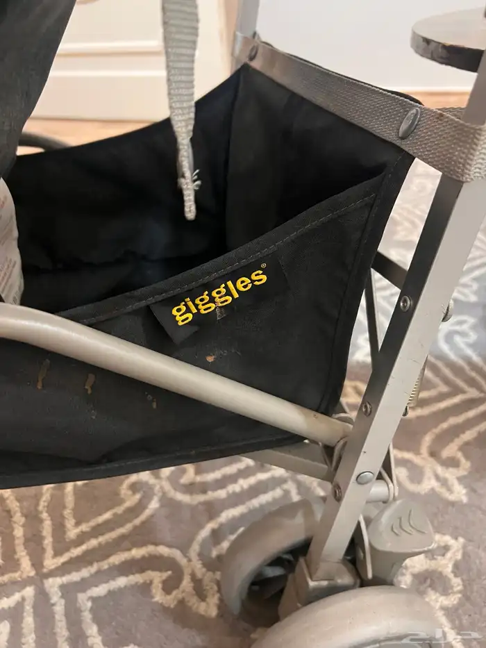 عربة اطفال وثلاجة صغيرة للبيع 2