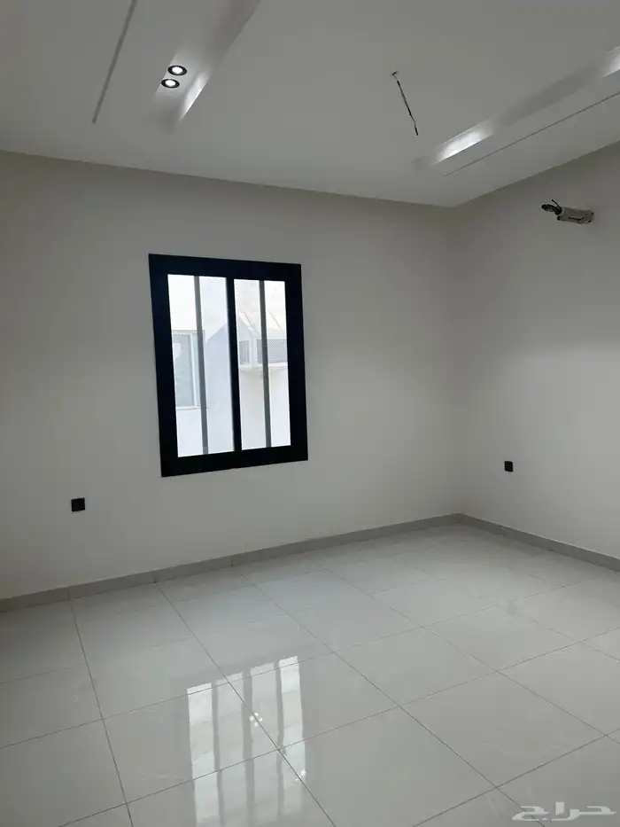 روف بحي السلامة1 بمساحه 198م 5غرف ب 780ألف متبقي واحد 0
