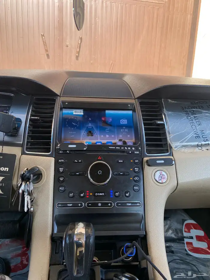 شاشة تورس مع ديكورها 1