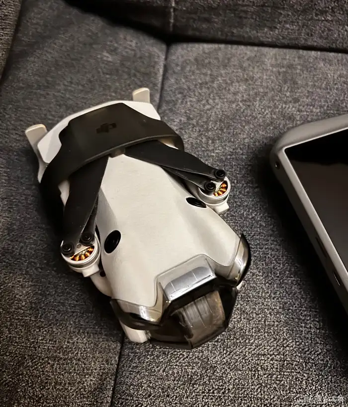 للبيع طائرة درون DJI mini 4 pro مستعملة 2