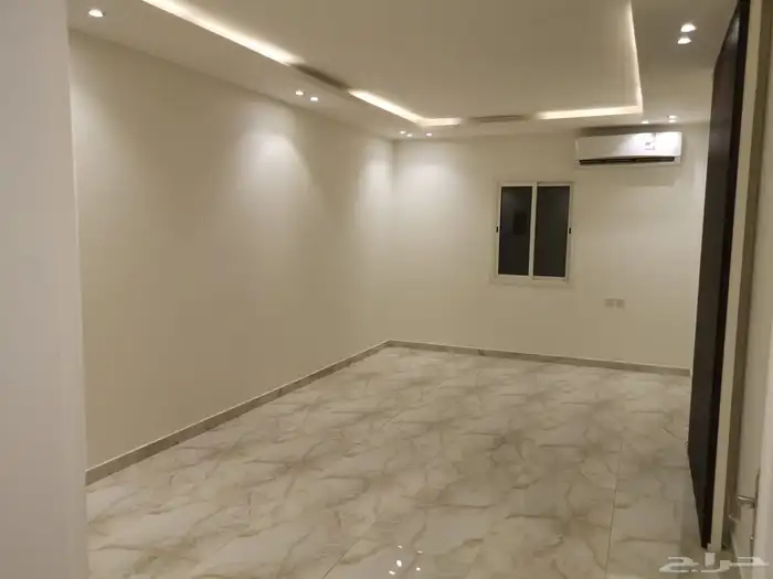 شقه للايجار في عماره 2