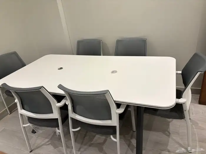 طاوله اجتماع ومكاتب للبيع في جدة 2