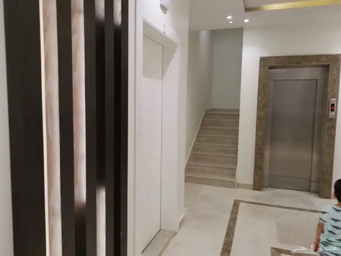 شقه للايجار في عماره 8
