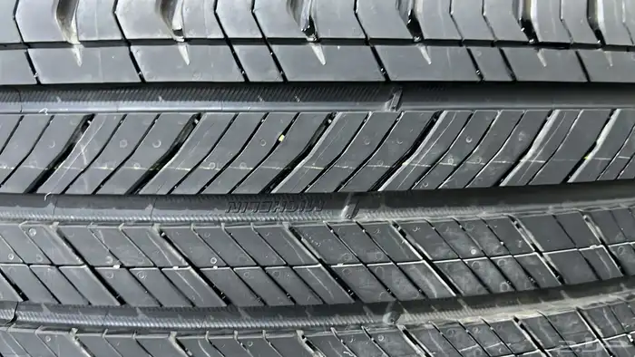 جنوط رنج روفر اصلي وكاله معى كفرات ميشلان مقاس 22موديل2024 4