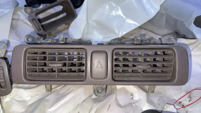 مسجل يارس او كامري 2012-2015 طارات 5