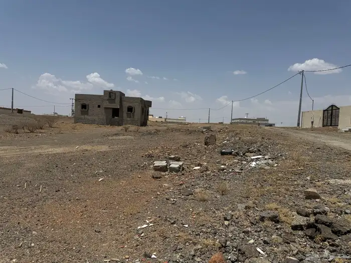 ارض في الباحة حي الجاوة مساحة 600 0