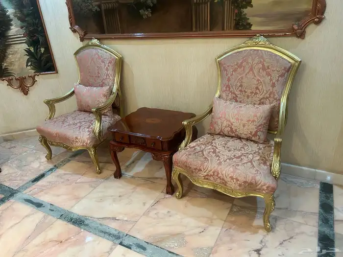اثاث للبيع مع طاولة طعام 0