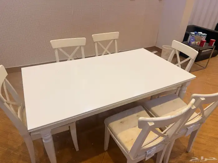 طاولة أكل نظيفه مع 6 كراسي 0