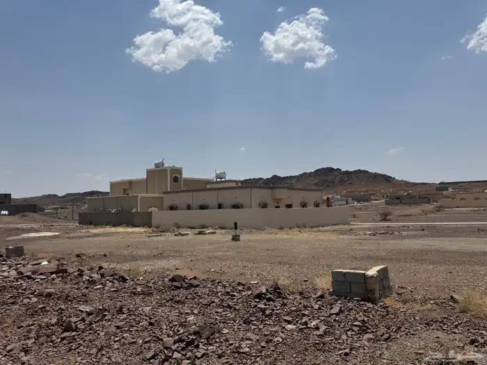 ارض في الباحة حي الجاوة شارع 20 شرقي 0