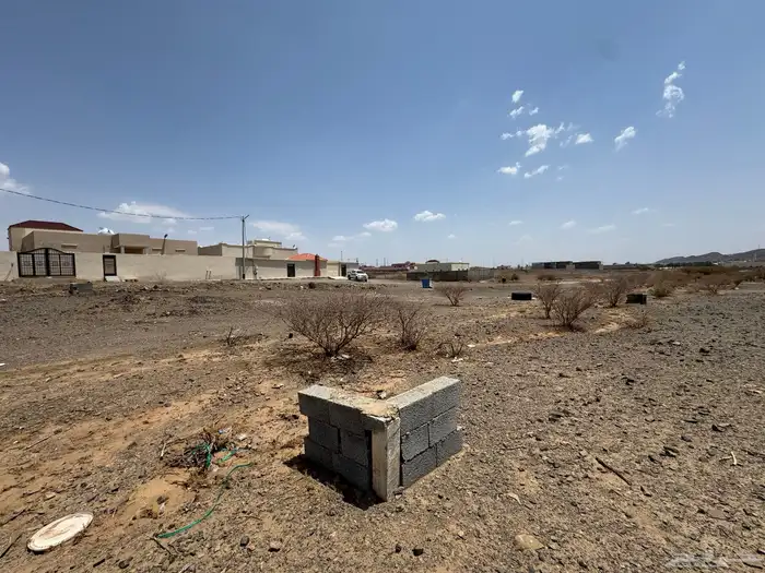 ارض في الباحة حي الجاوة مساحة 600 3