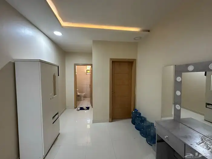 للإيجار شقق عزاب بموقع مميز بحي لبن 7