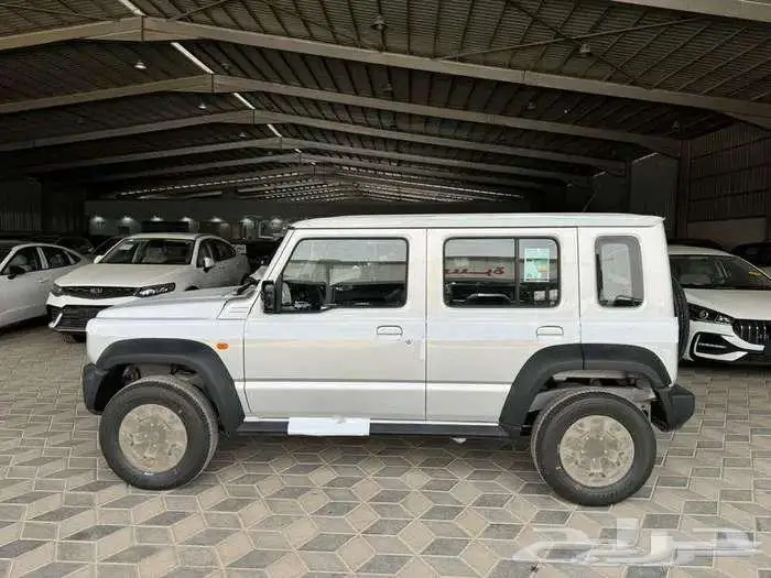 سوزوكي جمني 2025 5 ابواب 2