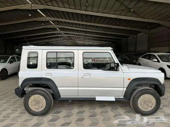 سوزوكي جمني 2025 5 ابواب 3