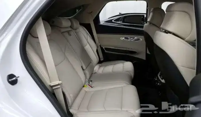 جنسس جي  ي 70 GENESIS GV70 2024 9