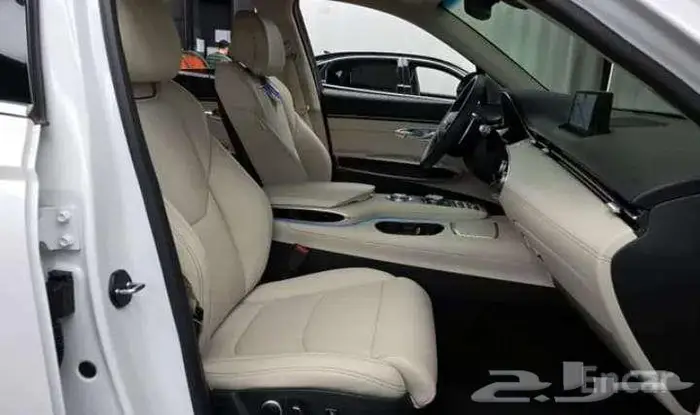 جنسس جي  ي 70 GENESIS GV70 2024 7