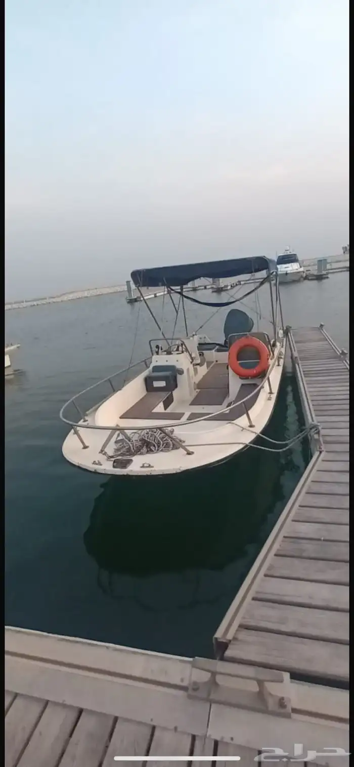 قارب للبيع عليه مكينه 200 حصان 1