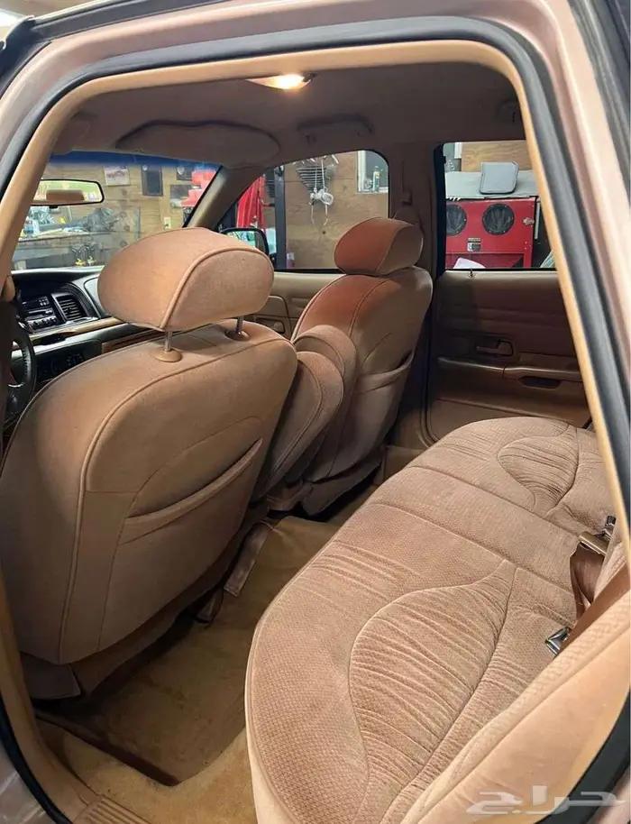 للبيع فاكتوريا موديل 1996 Ford crown victoria LX 6