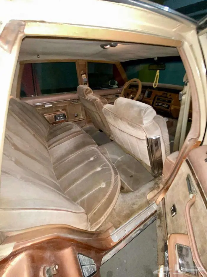 موتر كلاسيك نضيف ومخزن بونتياك بونوفيل 1979 41