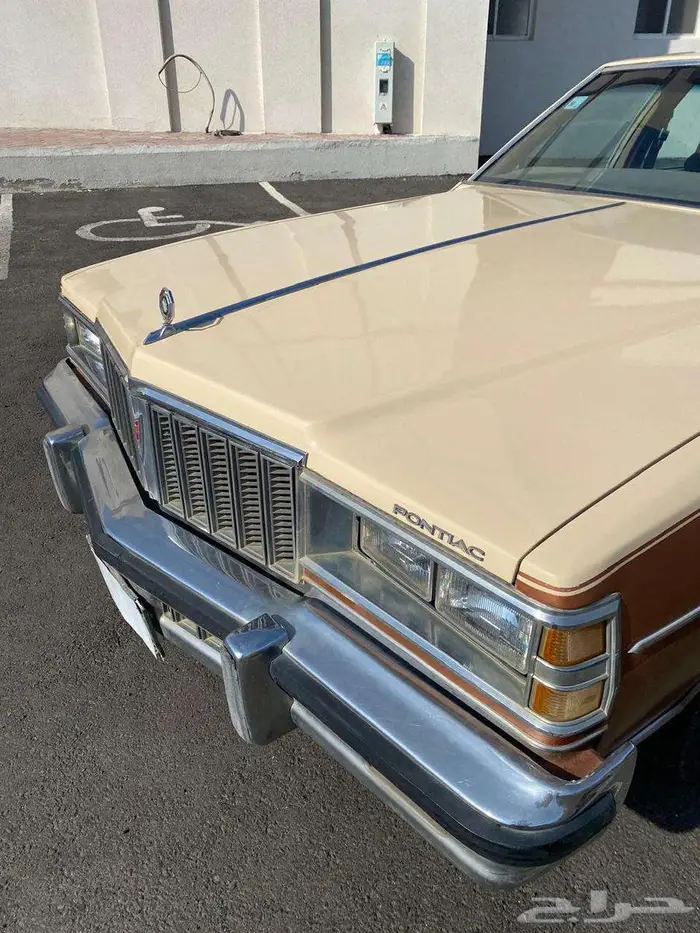 موتر كلاسيك نضيف ومخزن بونتياك بونوفيل 1979 45