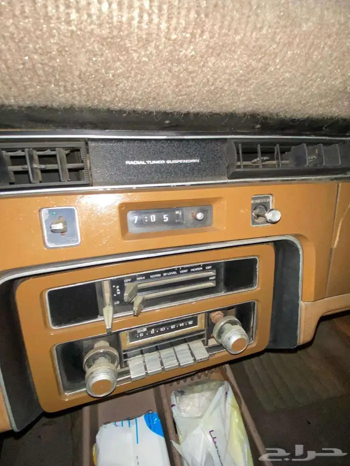 موتر كلاسيك نضيف ومخزن بونتياك بونوفيل 1979 60