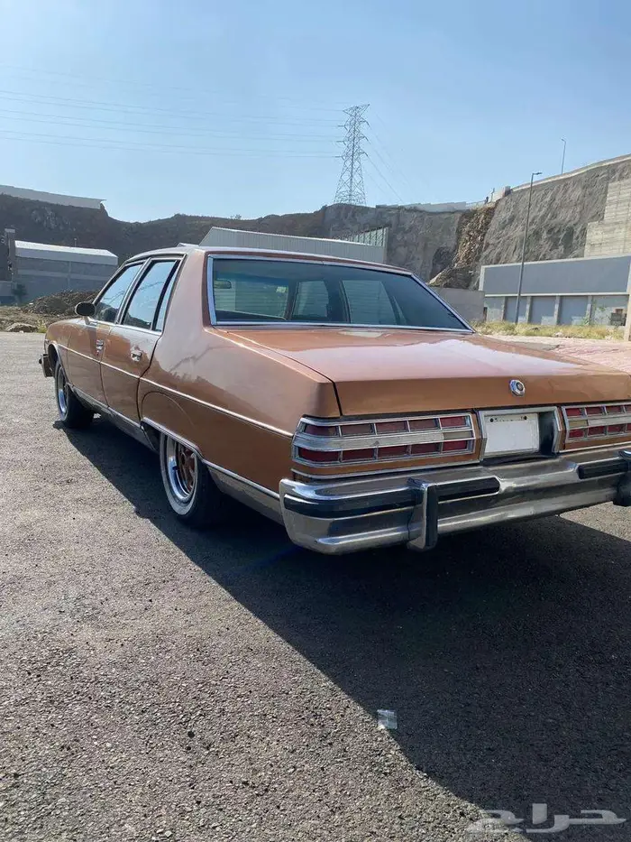 موتر كلاسيك نضيف ومخزن بونتياك بونوفيل 1979 69