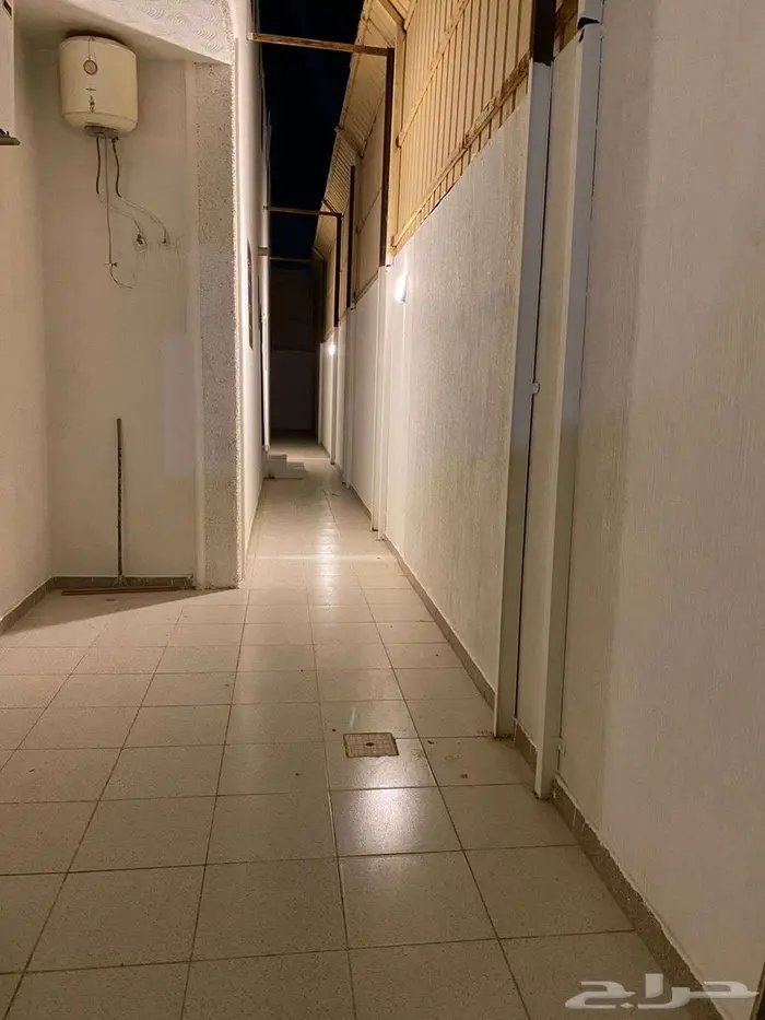 دور مؤسس 3 شقق للبيع في طويق 9