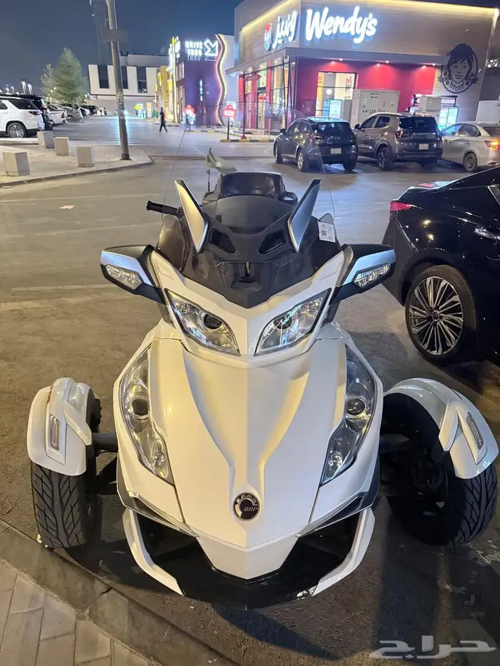 Can-Am Spyder RT موديل 2017 اللون أبيض لؤلؤي. 0